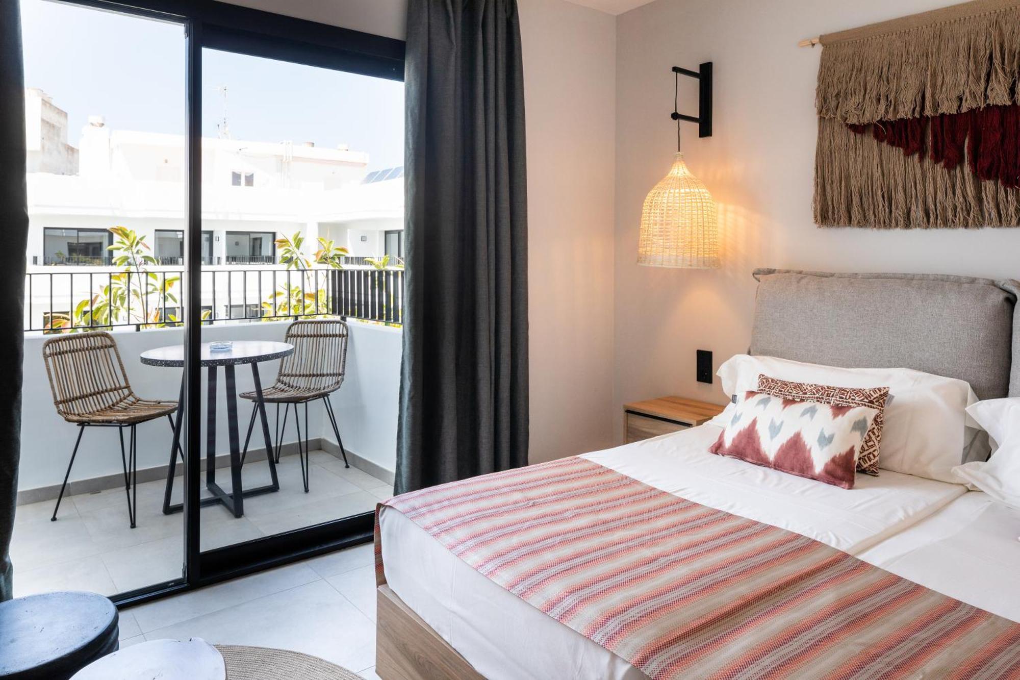 Aparthotel Casita Blanca - Adults Only San Antonio  Exterior photo
